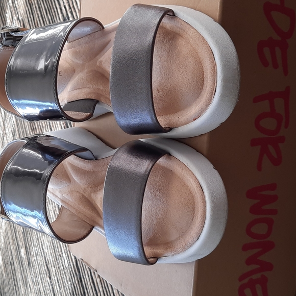 TARYN-ROSE - Women's Sandals  Size 7.5 - Picture 3 of 5